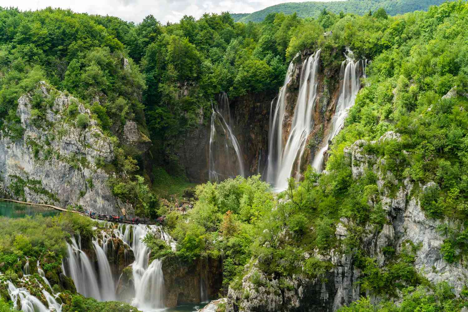 Waterfalls & Scenic Hiking Trails