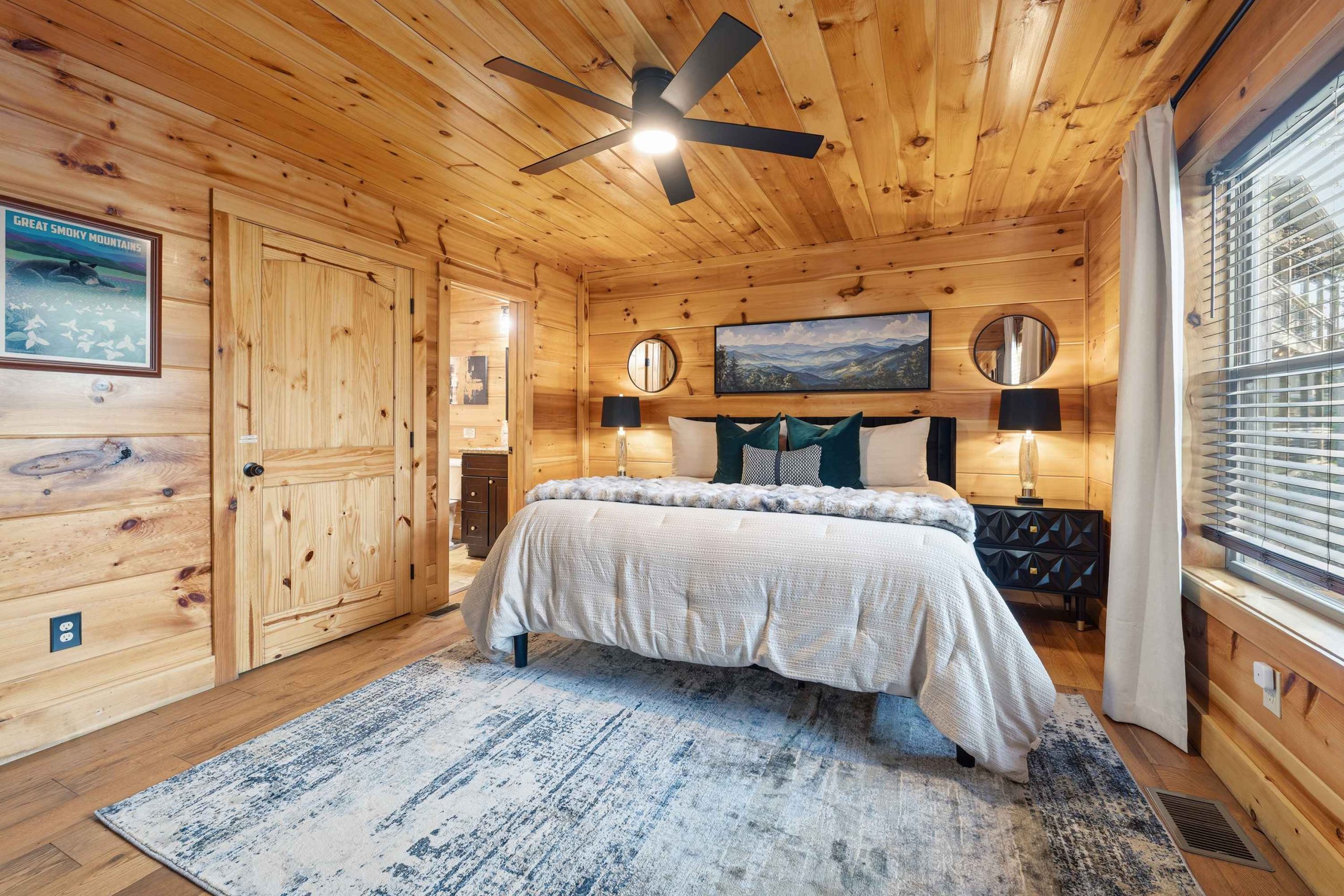 Bedroom 1: King Bed (Ensuite)