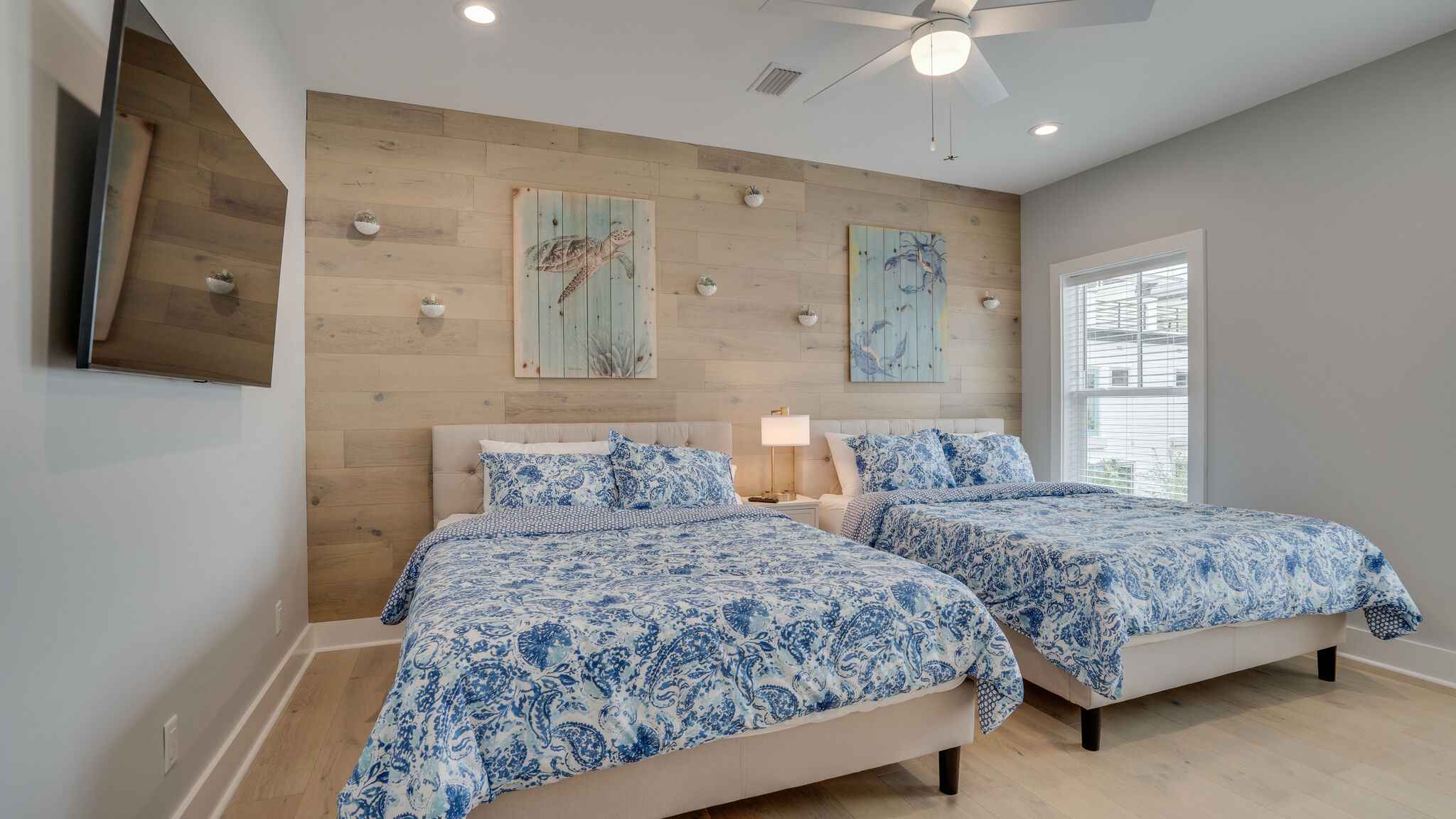 Bedroom 4: Two Queen Beds